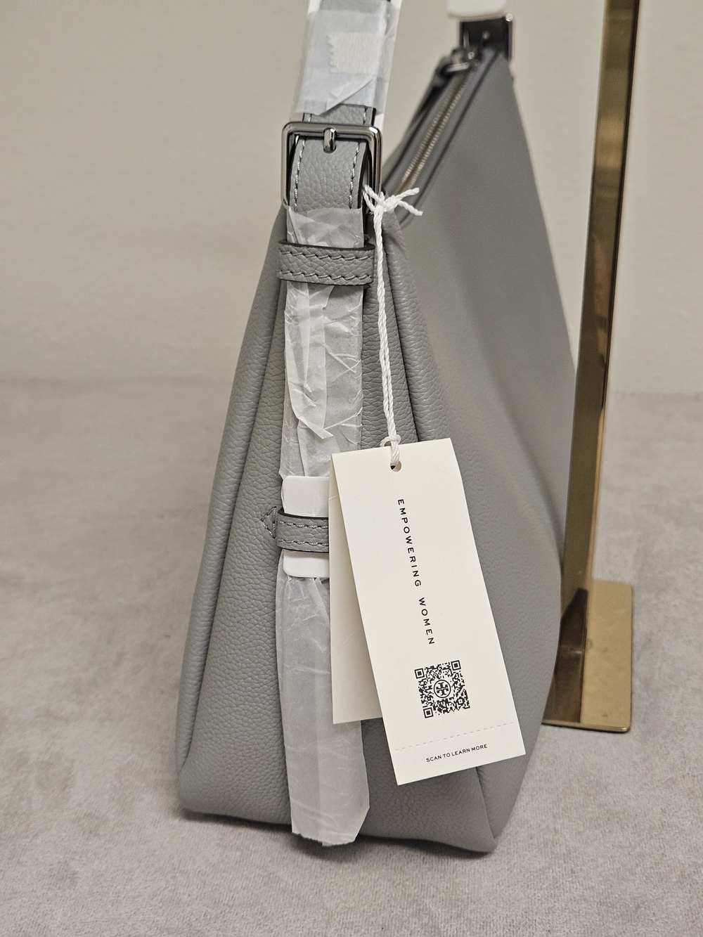 Tory Burch Light Grey Pebbled Leather Shoulder Bag - Picture 6 of 12
